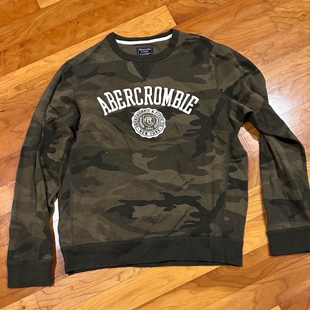 Abercrombie & Fitch Men's Olive Camouflage Crewneck Sweater